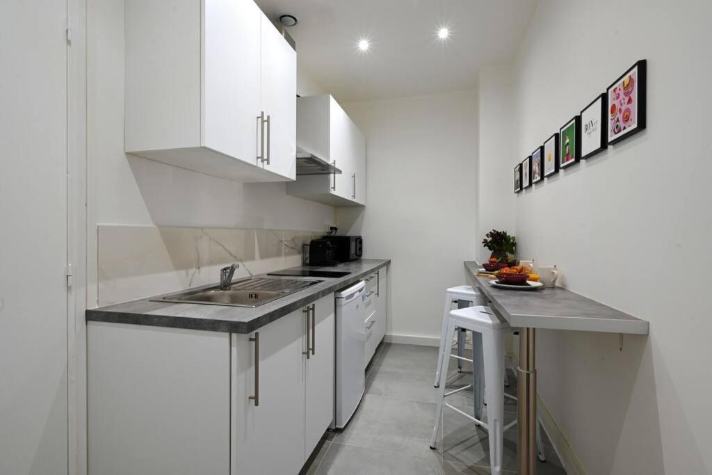 Fresh & Floral - Large Studio For 4 - Batignolles Appartement